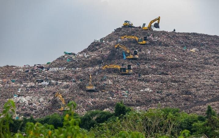 Tim bekerja pada solusi teknologi hijau